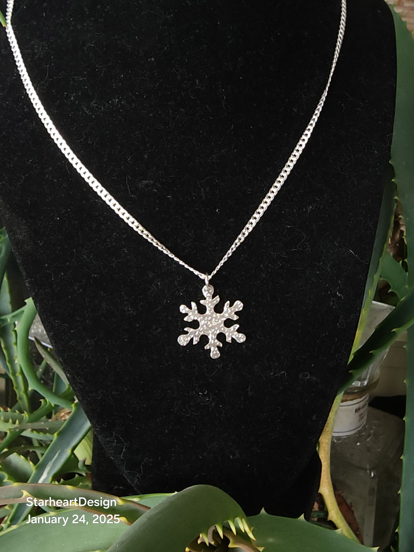 Snowflake pendant 2025
