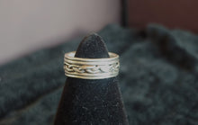 Load image into Gallery viewer, Decorative silver ring