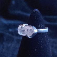 Load image into Gallery viewer, Blackened quartz point