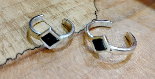 "Black Diamond" adjustable ring