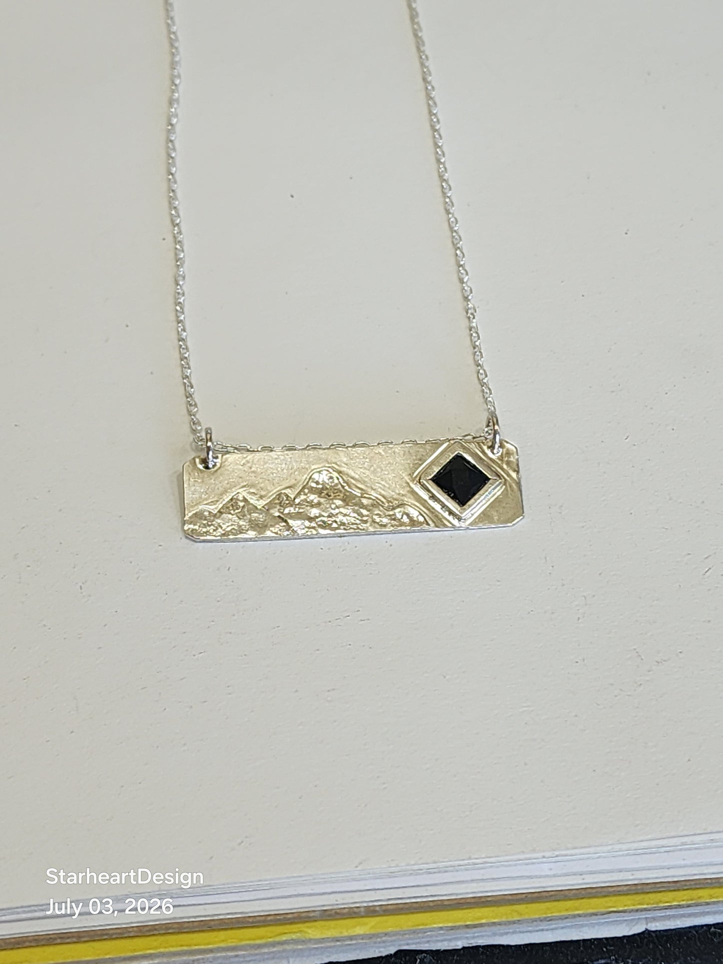Mnt pendant with accent