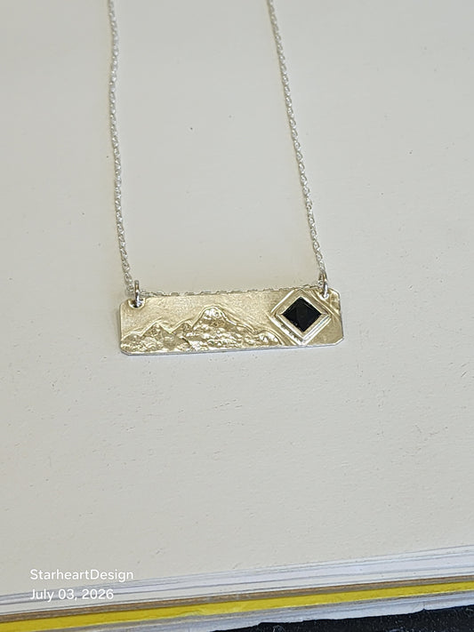 Mnt pendant with accent