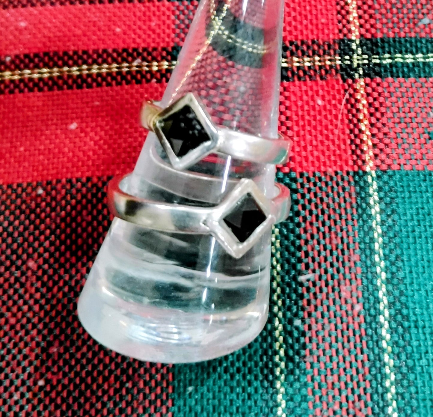 "Black Diamond" adjustable ring