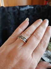 Load image into Gallery viewer, Decorative silver ring