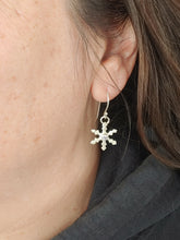 Load image into Gallery viewer, Small snowflake earrings
