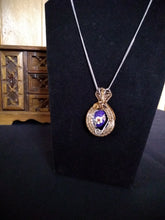 Load image into Gallery viewer, Blue bead pendant